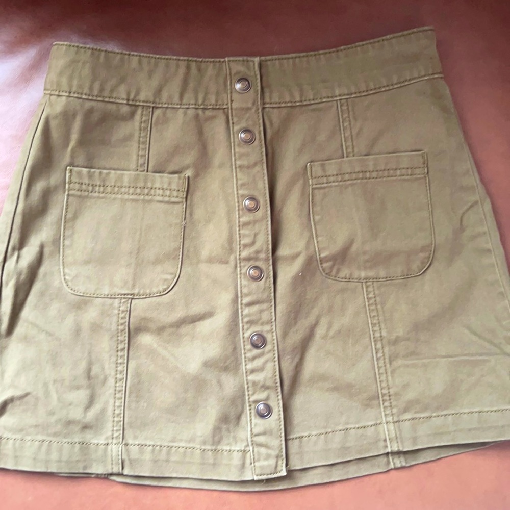Buttoned skirt